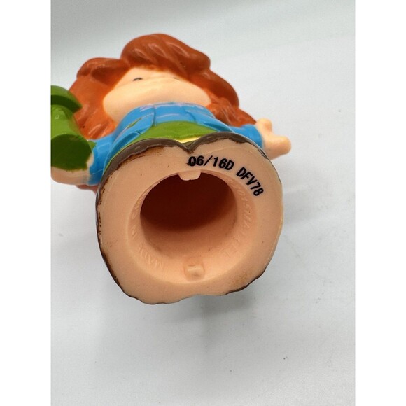 Fisher Price Little People EDDIE with FROG Blonde Hair Aunt Zoey Red Hair - Picture 6 of 7